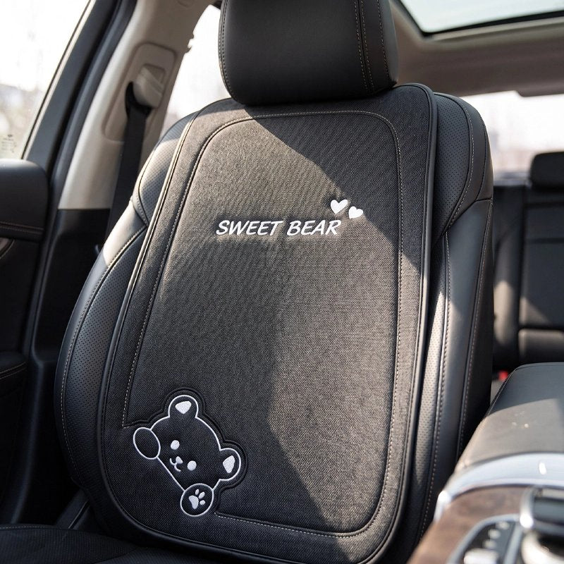 Couvre siege auto motif ours animé apportant touche ludique