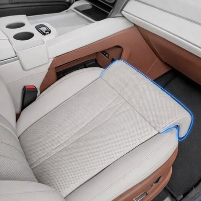 Couvre siege automobile adapte tous les intérieurs voiture renforcant esthétique du siège.