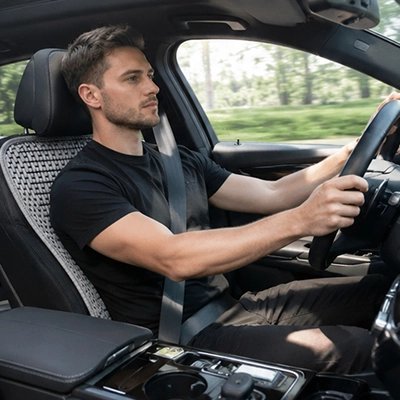 couvre siege avant voiture offrant confort optimal habitacle homme au volant voiture 