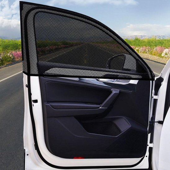 Pare-soleil installé sur fenetre voiture 