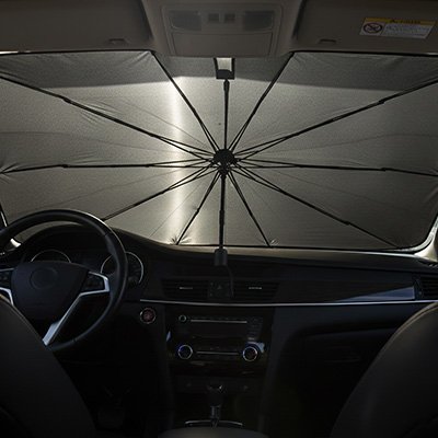 Pare soleil voiture sur pare brise avant voiture vue intérieur 
