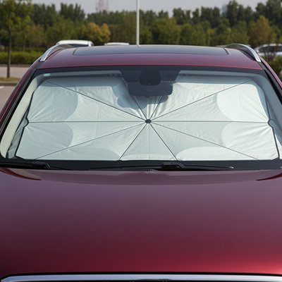 Pare soleil voiture sur pare brise avant voiture vue extérieur