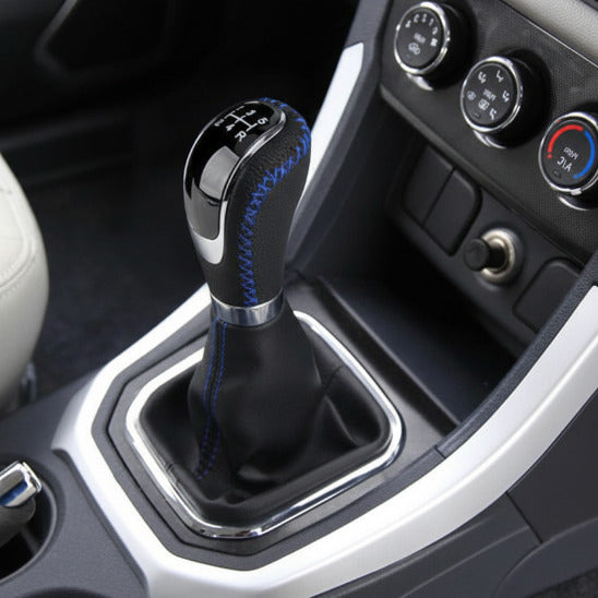 Pommeau de levier de vitesse avec surpiqûre contrastée bleu finition soignée et durable