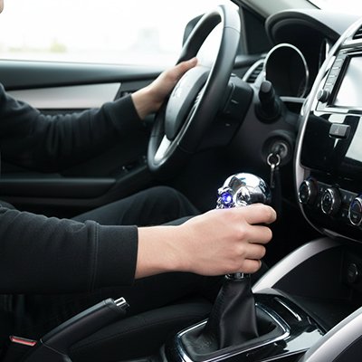 Pommeau de levier de vitesse forme anatomique pour prise en main ergonomique