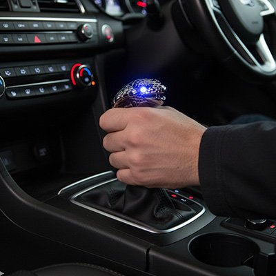 Pommeau de vitesse cobra forme anatomique pour prise en main confortable