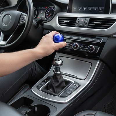 Pommeau levier de vitesse système fixation standard sans outillage spécialisé 