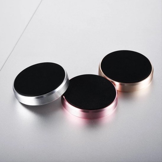 support magnetique telephone voiture combrement minimal avec finition métallique élégante