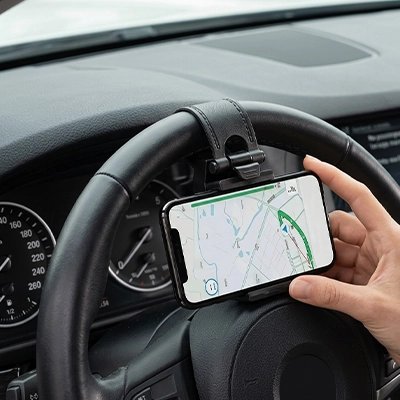 Support téléphone voiture noir compatible pour tout type de smartphone 