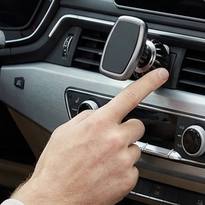 support voiture pour telephone design compact  discret installé sur grille aération voiture 